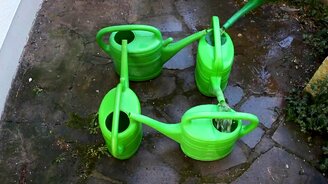 Вечный двигатель из леек - смотреть видео (0:44)