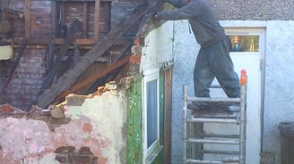 Опасный снос дома - смотреть видео (0:41)