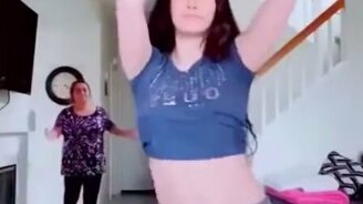 Мама танец не одобряет - смотреть видео (0:15)