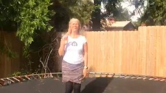 Как порвать уличный батут - смотреть видео (0:17)