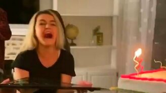 Ловкое обращение с тортом - смотреть видео (0:10)