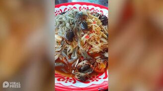 Салатик попробуете? - смотреть видео (0:41)