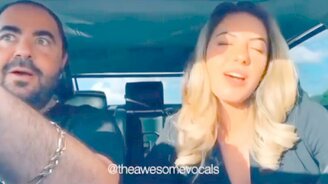 Это поёт моя дочь? - смотреть видео (0:26)