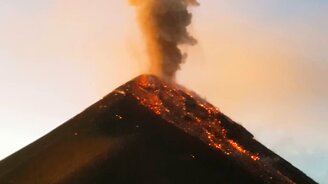 Извержение вулкана в Гватемале - смотреть видео (0:24)