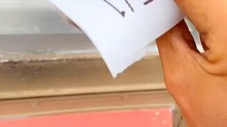 Чтобы не оставить отпечатки пальцев - смотреть видео (0:09)