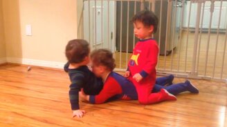 Весёлые мгновенья с тройняшками - смотреть видео (3:50)