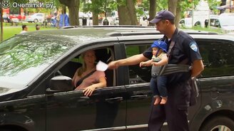 Малыш наказал вместо полицейского - смотреть видео (1:18)