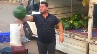 Мастер погрузки арбузов - смотреть видео (0:13)