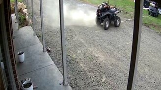 Попытался сдвинуть с места погрузчик - смотреть видео (0:15)