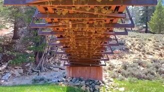 Ласточкины гнёзда под мостом - смотреть видео (0:22)