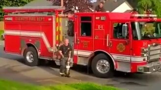 Пожарные поиграли с детьми - смотреть видео (1:00)