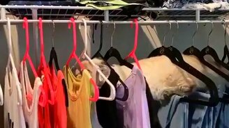 Полоса препятствий из вешалок - смотреть видео (0:14)