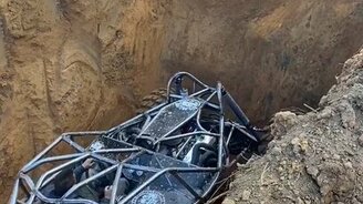 Ловко выскочил из ямы - смотреть видео (0:36)