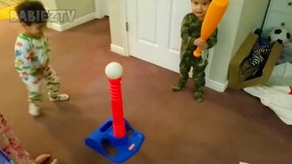 Двойняшки в смешных ситуациях - смотреть видео (5:42)