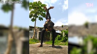 Очень гибкий и пластичный парень - смотреть видео (0:15)