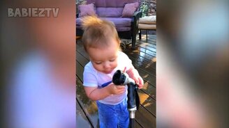 Водные приколы с малышами - смотреть видео (3:20)