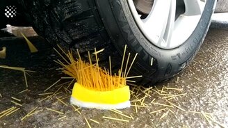 Проезжаем колесом по продуктам - смотреть видео (2:59)