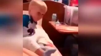 Приставучий игривый котёнок - смотреть видео (0:57)