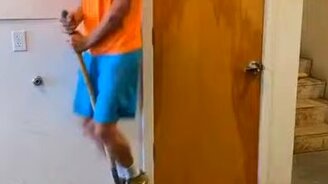 Прыжки на лопате - смотреть видео (0:09)