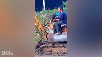 Когда скучно в одиночку управлять техникой - смотреть видео (0:23)