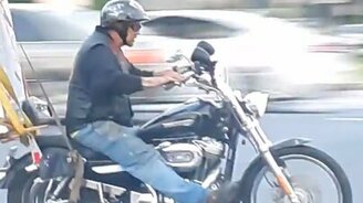 Перевозка стиралки на мотоцикле - смотреть видео (0:11)