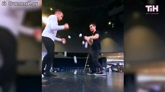 Номер от двух парней с десятью мячами - смотреть видео (0:37)