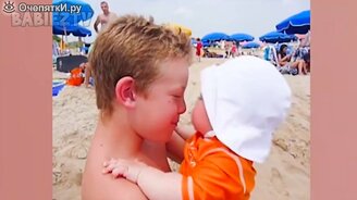 Смешные пляжные казусы с детьми - смотреть видео (4:40)