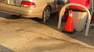 Автозаправка по-женски - смотреть видео (0:58)