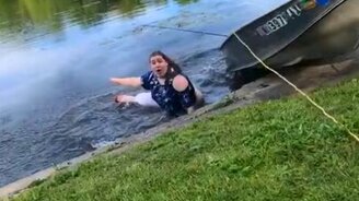 Толстушка и лодка - смотреть видео (0:09)