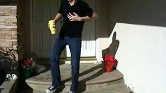 Инопланетянин в городе - смотреть видео (1:49)