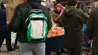 А, падают коробки! - смотреть видео (0:38)