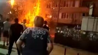 Пожар вверху многоэтажки - смотреть видео (0:29)