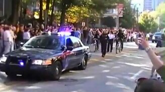 Довольный полицейский - смотреть видео (0:41)