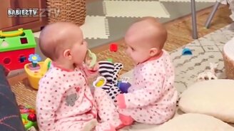 Самые милые и смешные двойняшки - смотреть видео (7:29)