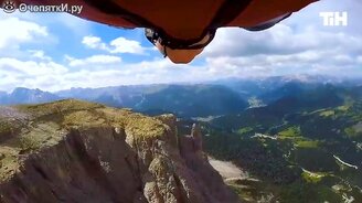 Захватывающий полёт в костюме-крыло - смотреть видео (2:54)