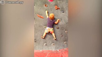 19-месячный скалолаз - смотреть видео (1:52)