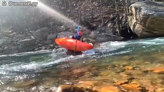 Трюки профессионального каякера - смотреть видео (1:29)