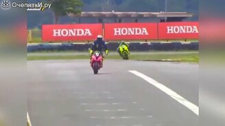 Весёлые и яркие ситуации на дорогах - смотреть видео (14:29)