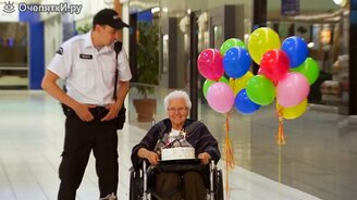 Охранник против бенгальских огней - смотреть видео (1:27)