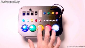 Интерактивная игрушка из пищевого контейнера - смотреть видео (1:34)