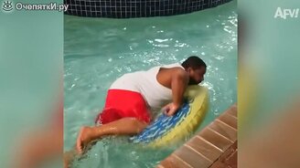 Неуклюжие действия и смешные фейлы - смотреть видео (9:01)