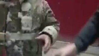 Пожарные после работы на сильном морозе - смотреть видео (0:59)