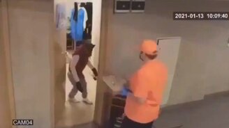 Это вы пиццу заказывали? - смотреть видео (0:24)