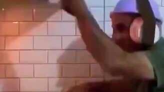 Импровизируем дома дискотеку - смотреть видео (0:15)