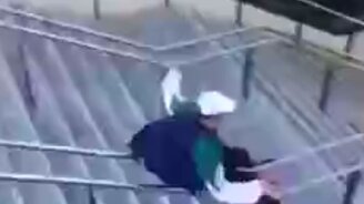 Зрелищный съезд с перил - смотреть видео (0:09)