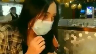 Как трапезничать в маске - смотреть видео (0:13)