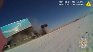 Эпичная авария грузовиков - смотреть видео (0:35)