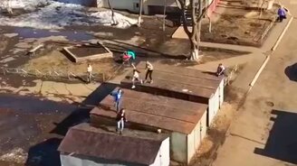 Как мы бегали по гаражам - смотреть видео (0:24)