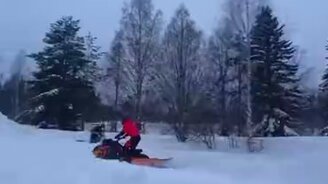 Прыжок каскадёра на снегоходе - смотреть видео (0:10)