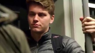 Рассмеши пассажиров вагона метро - смотреть видео (1:09)